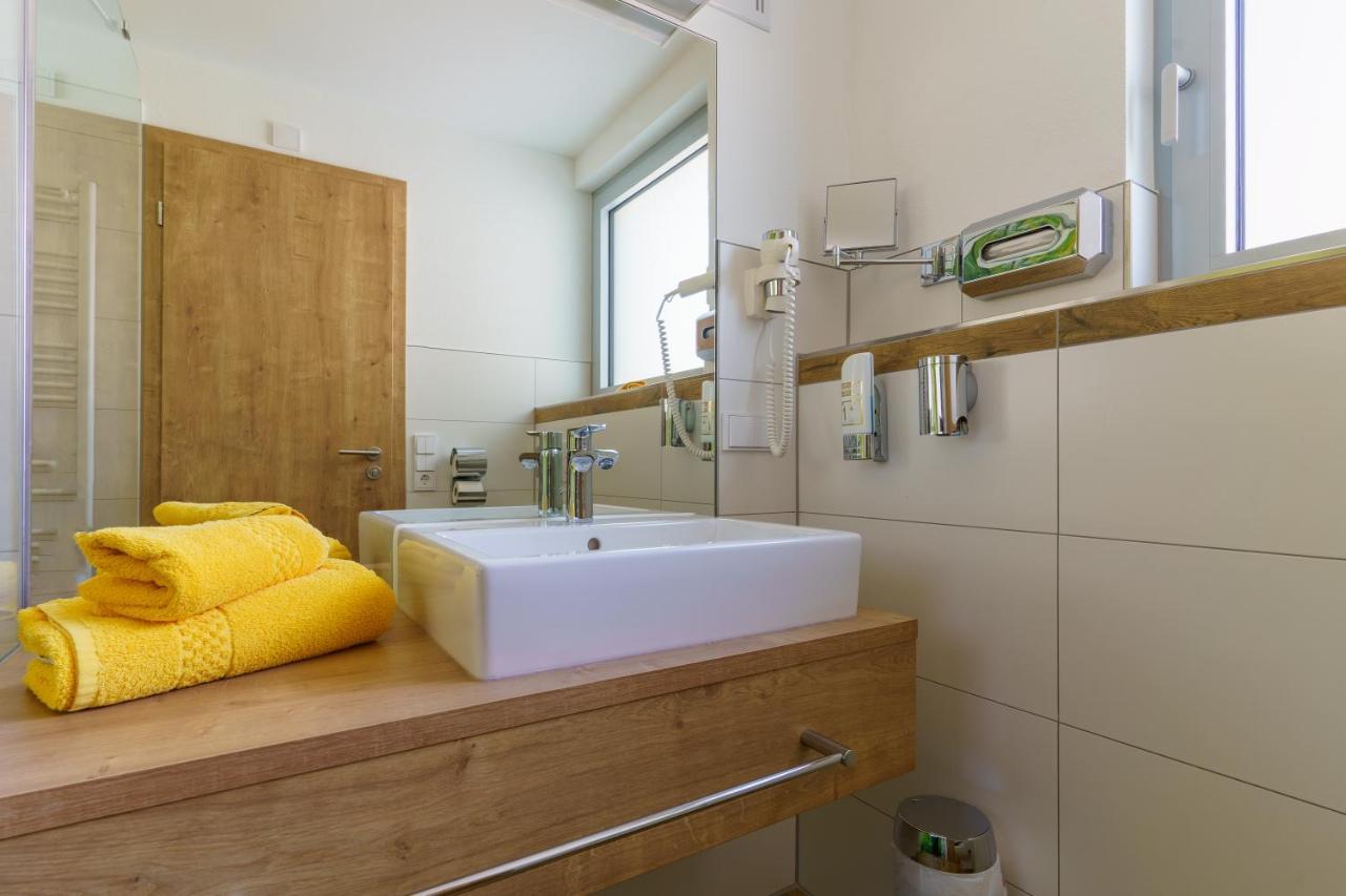 Hotel Rosenstein Heubach  ภายนอก รูปภาพ