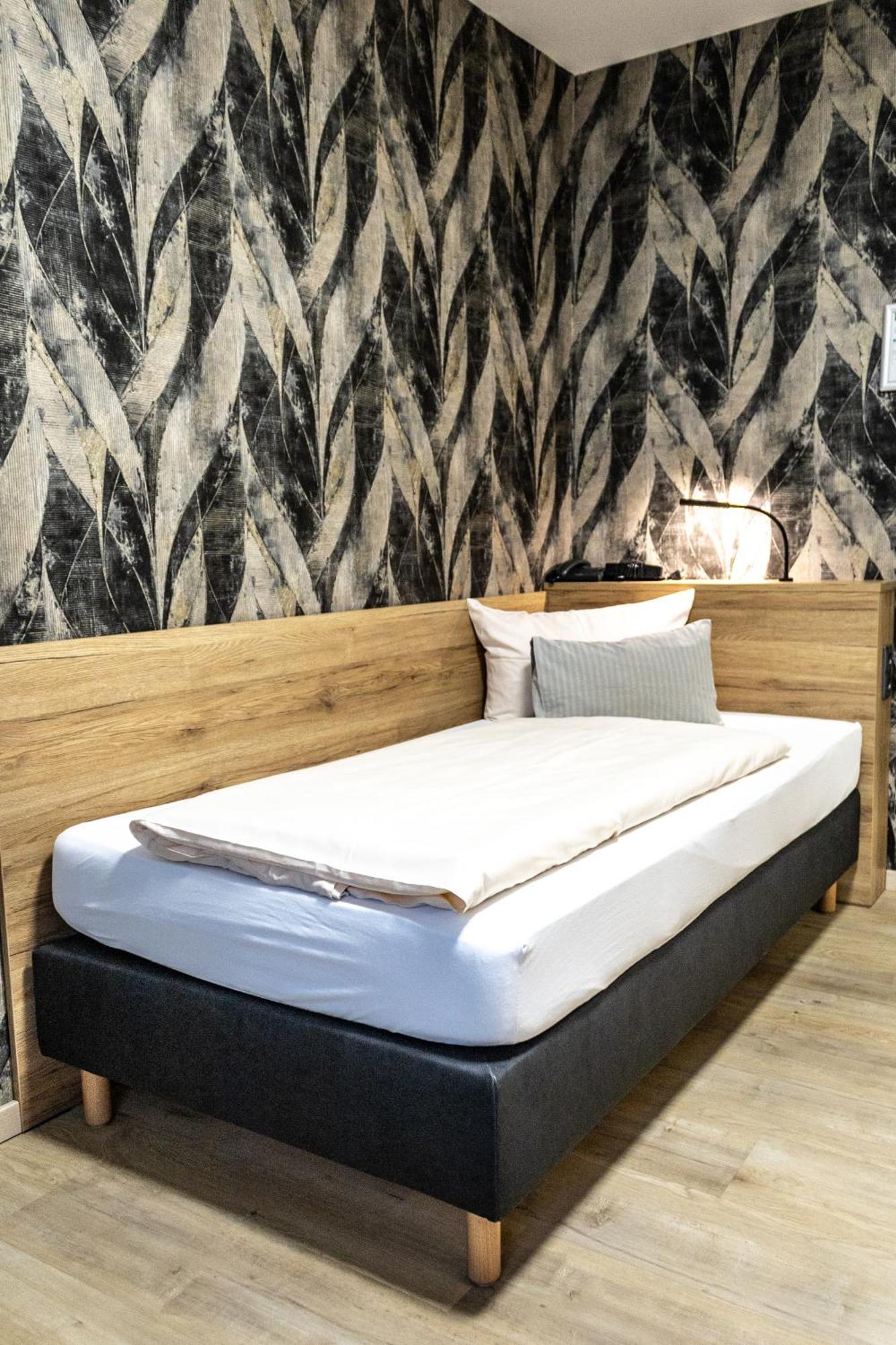 Hotel Rosenstein Heubach  ภายนอก รูปภาพ